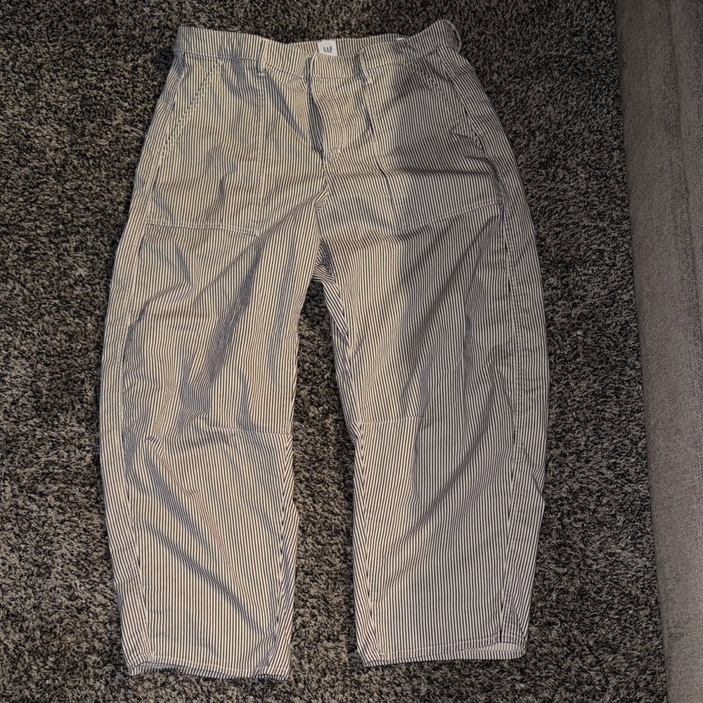 Gap High Rise Barrel Khakis - Picture 3 of 7